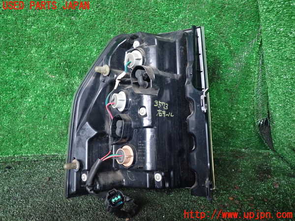 1UPJ-9235731530]パジェロ(V98W)右テールランプ 中古_2