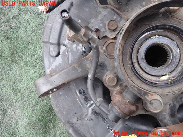 1UPJ-9235734290]パジェロ(V98W)右フロントナックルハブ 中古_4