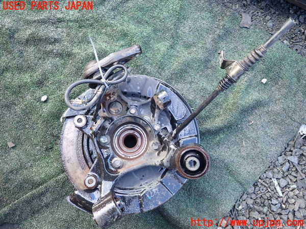 1UPJ-9235734305]パジェロ(V98W)左リアナックルハブ 中古_2