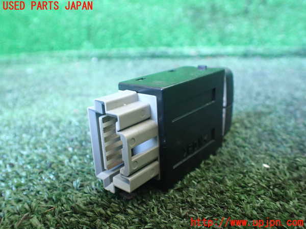1UPJ-9235736295]パジェロ(V98W)フォグスイッチ 中古_2