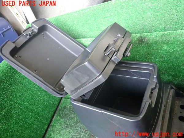 1UPJ-9235737540]パジェロ(V98W)センターコンソール 中古_2