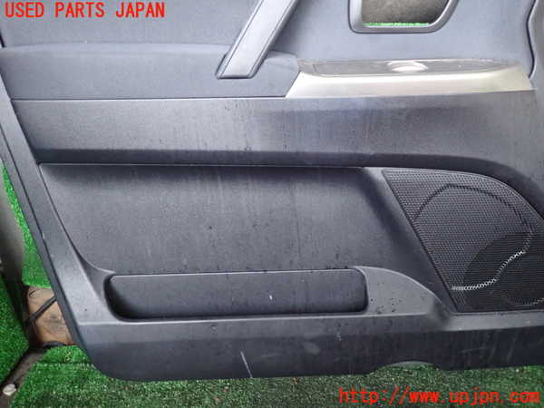 1UPJ-9235731264]パジェロ(V98W)左前ドア内張り 中古_3
