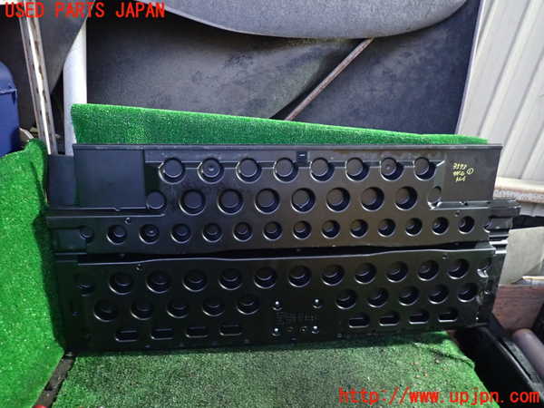 1UPJ-9235737771]パジェロ(V98W)ラゲッジトレイ1 中古_2