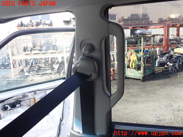 1UPJ-9235737665]パジェロ(V98W)右センターピラートリム 中古_2