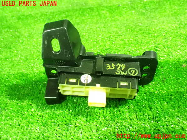 1UPJ-9235746312]レクサス・UX250h(MZAH10)スイッチ7 (給油口) 中古_2