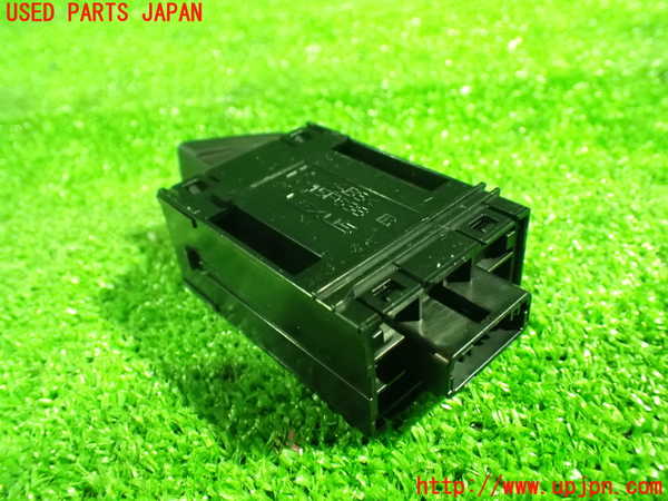 1UPJ-9235746290]レクサス・UX250h(MZAH10)ハザードスイッチ 中古_2