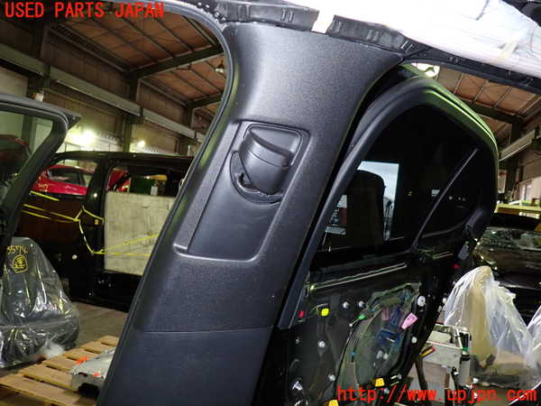 1UPJ-9235747665]レクサス・UX250h(MZAH10)右センターピラートリム 中古_2