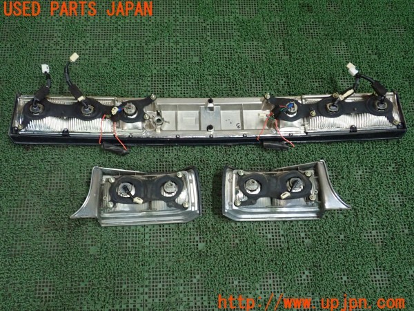 3UPJ=9235780547]センチュリー フロアシフト(GZG50)純正 KOITO 40-21 33-04303 テールランプ ガーニッシュ セット 中古_4