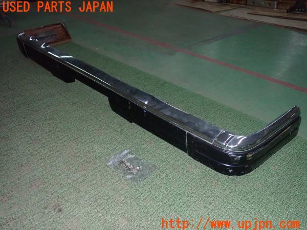 3UPJ=9235790058]セドリック ワゴン SGL(WY30)純正 リアバンパー ナンバー灯付き IKI6007 メッキ 中古_3