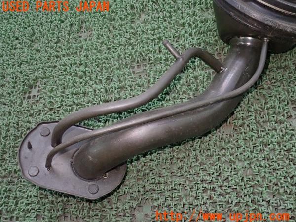 3UPJ=9235790120]セドリック ワゴン SGL(WY30)純正 給油口 フューエルフィラーネック 中古_3