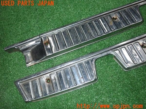 3UPJ=9235790616]セドリック ワゴン SGL(WY30)純正 リアゲート スカッフプレート ステップガード メッキ 中古_2