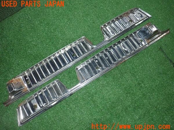 3UPJ=9235790616]セドリック ワゴン SGL(WY30)純正 リアゲート スカッフプレート ステップガード メッキ 中古_5
