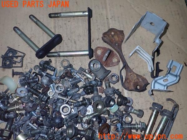 3UPJ=9235790720]セドリック ワゴン SGL(WY30)ネジ・ナット・ステー類 セット ジャンク_2