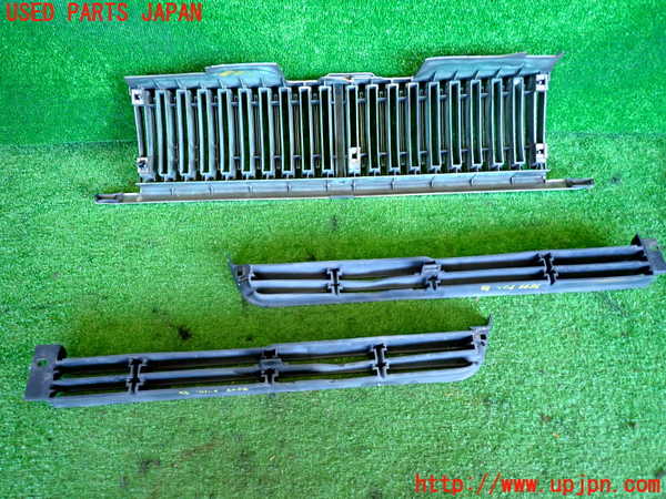 2UPJ-9235791050]セドリック ワゴン(WY30)ラジエターグリル 中古_2