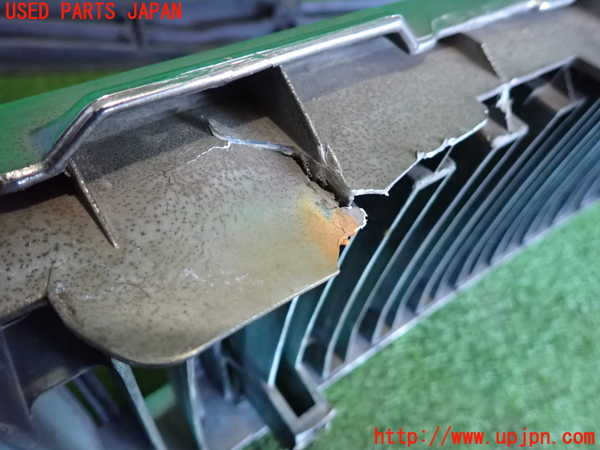 2UPJ-9235791050]セドリック ワゴン(WY30)ラジエターグリル 中古_3