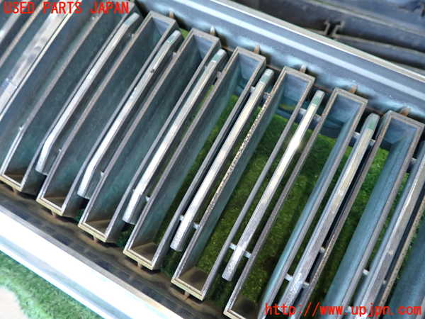 2UPJ-9235791050]セドリック ワゴン(WY30)ラジエターグリル 中古_4