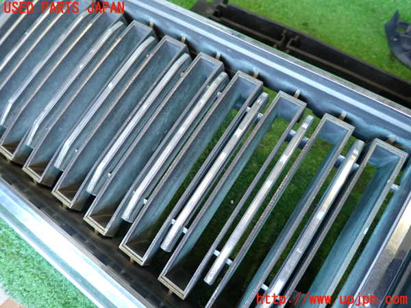 2UPJ-9235791050]セドリック ワゴン(WY30)ラジエターグリル 中古_5