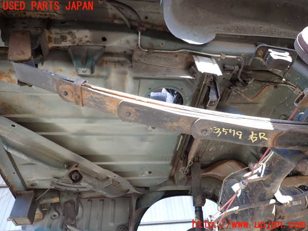 2UPJ-9235795100]セドリック ワゴン(WY30)右リアスプリング 中古_2