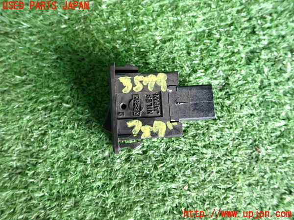 2UPJ-9235796295]セドリック ワゴン(WY30)フォグスイッチ 中古_2