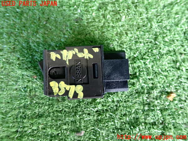 2UPJ-9235796290]セドリック ワゴン(WY30)ハザードスイッチ (ジャンク品) 中古_2