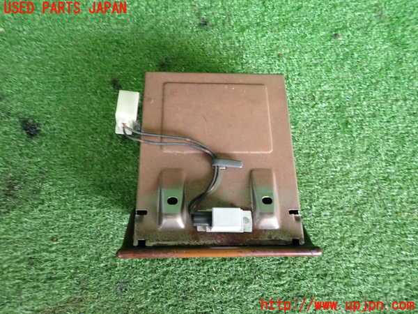 2UPJ-9235797821]セドリック ワゴン(WY30)灰皿1 中古_2