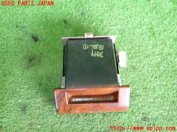 2UPJ-9235797821]セドリック ワゴン(WY30)灰皿1 中古_3