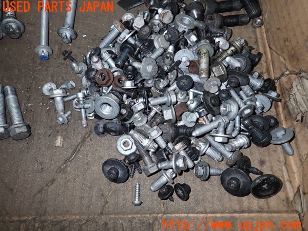 3UPJ=9235810720]BMW X3 3.0si(PC30 E83)後期 ネジ・ナット・ステー類 セット ジャンク_5
