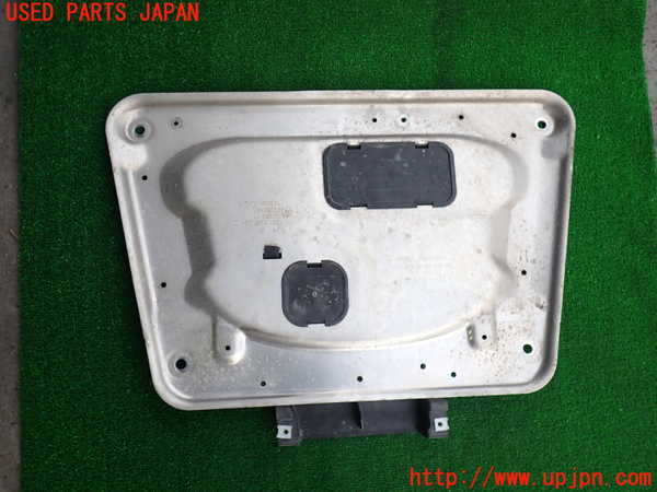 2UPJ-9235812170]BMW X3(PC30)(E83系)エンジンアンダーカバー 中古_2