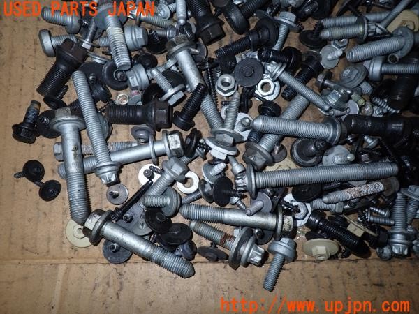 3UPJ=9235820720]BMW 218d アクティブツアラー エクスクルーシブ(22BY20 U06)ネジ・ナット・ステー類 セット ジャンク_4