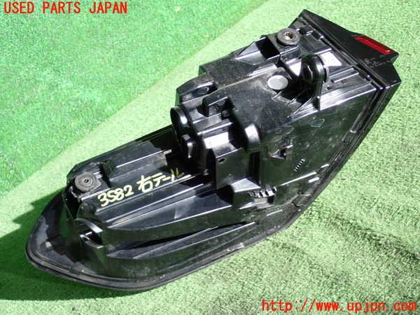 2UPJ-9235821530]BMW 218d アクティブツアラー(22BY20)(U06)右テールランプ 中古_2