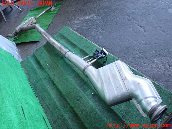 2UPJ-9235822671]BMW 218d アクティブツアラー(22BY20)(U06)リアマフラー1 中古_2