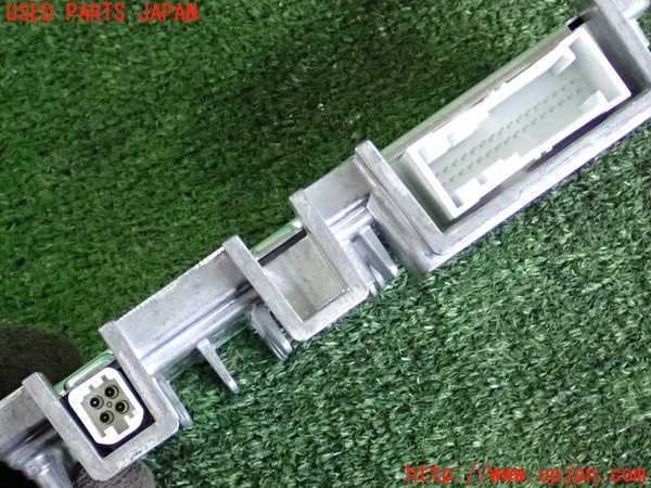 2UPJ-9235826146]BMW 218d アクティブツアラー(22BY20)(U06)コンピューター1 中古_4