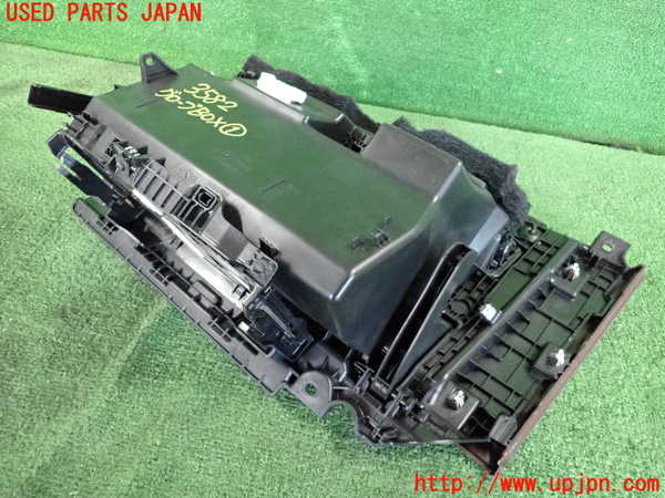 2UPJ-9235827516]BMW 218d アクティブツアラー(22BY20)(U06)グローブボックス1 中古_3