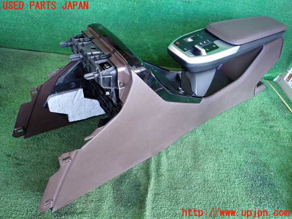 2UPJ-9235827540]BMW 218d アクティブツアラー(22BY20)(U06)センターコンソール 中古_2