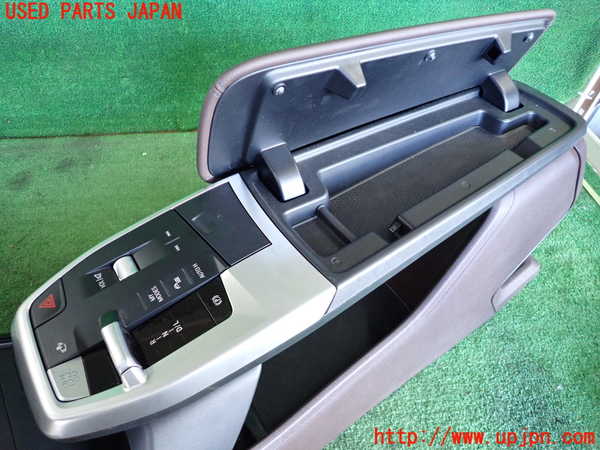 2UPJ-9235827540]BMW 218d アクティブツアラー(22BY20)(U06)センターコンソール 中古_4