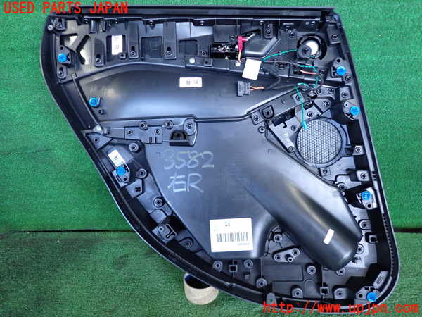 2UPJ-9235821294]BMW 218d アクティブツアラー(22BY20)(U06)右後ドア内張り 中古_4