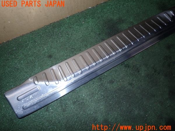 3UPJ=9235860616]アバルト 124スパイダー(NF2EK)社外 左スカッフプレート 中古_2