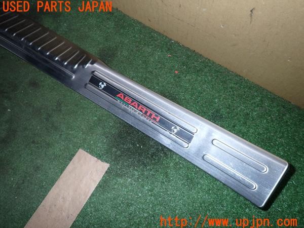 3UPJ=9235860616]アバルト 124スパイダー(NF2EK)社外 左スカッフプレート 中古_3