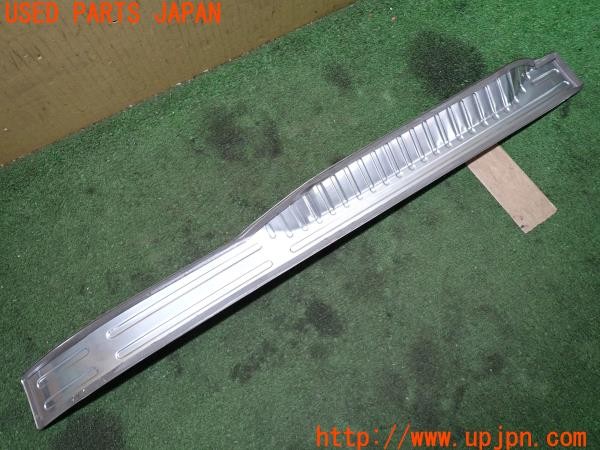 3UPJ=9235860616]アバルト 124スパイダー(NF2EK)社外 左スカッフプレート 中古_4