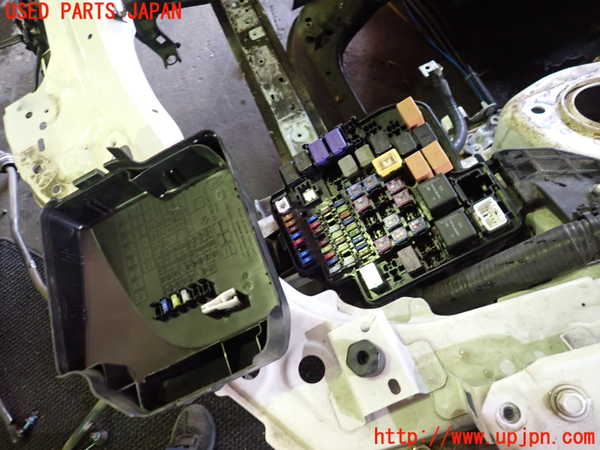 1UPJ-9235866741]アバルト・124スパイダー(NF2EK)ヒューズボックス1 中古_2