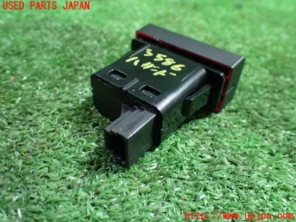 1UPJ-9235866290]アバルト・124スパイダー(NF2EK)ハザードスイッチ 中古_2