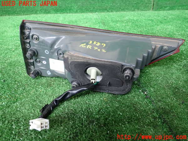 1UPJ-9235871550]レクサス・IS300h(AVE30)右リアフィニッシャー 中古_2