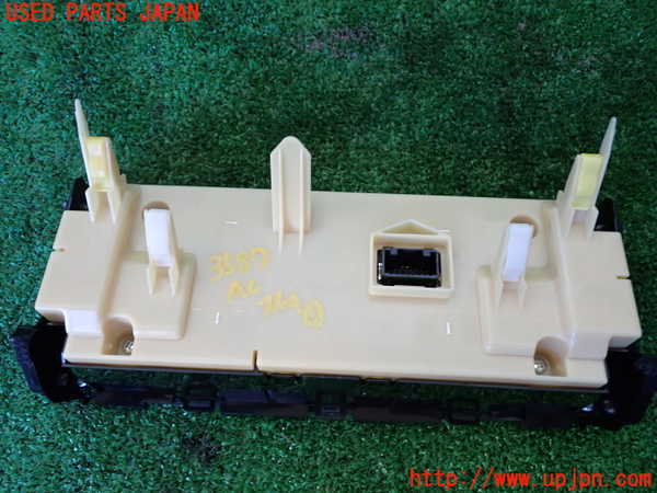 1UPJ-9235876066]レクサス・IS300h(AVE30)エアコンスイッチ1 中古_2