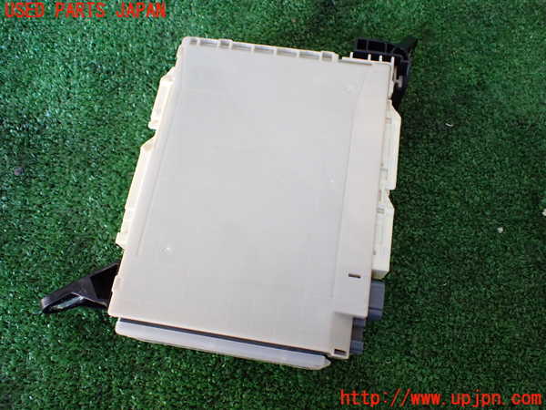 1UPJ-9235876741]レクサス・IS300h(AVE30)ヒューズボックス1 中古_2