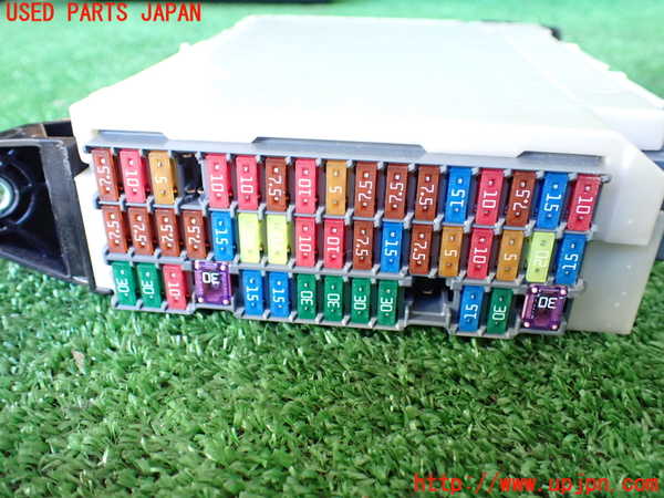 1UPJ-9235876741]レクサス・IS300h(AVE30)ヒューズボックス1 中古_3