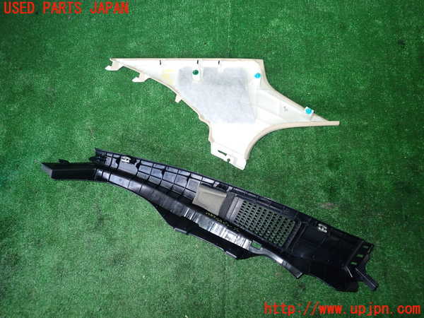 1UPJ-9235877675]レクサス・IS300h(AVE30)右リアピラートリム 中古_2
