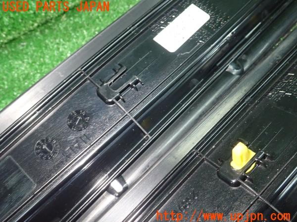 3UPJ=9235880616]BMW 320i グランツーリスモ(3X20 F34)前期 純正 5147-8051037-05 スカッフプレート 2枚セット 中古_4