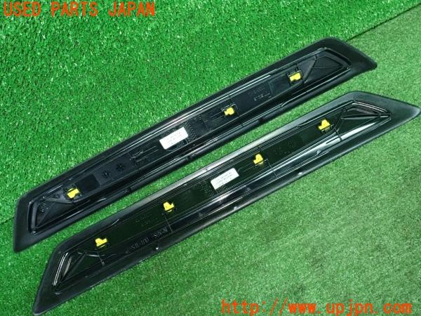 3UPJ=9235880616]BMW 320i グランツーリスモ(3X20 F34)前期 純正 5147-8051037-05 スカッフプレート 2枚セット 中古_5