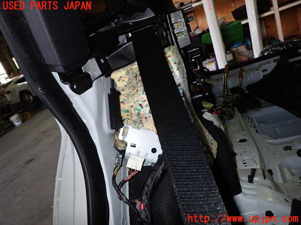 1UPJ-9235887155]BMW 320i グランツーリスモ(3X20)(F34)右2列目シートベルト 中古_2