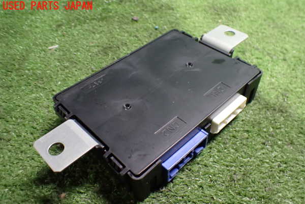 2UPJ-9235906153]アウトランダーPHEV(GN0W)コンピューター8 中古_2